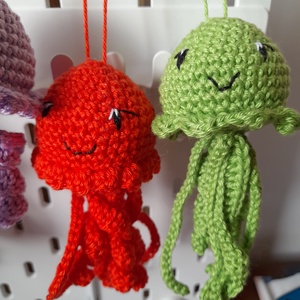 Horgolt mini meduzák - táska & tok - kulcstartó & táskadísz - táskadísz - Meska.hu