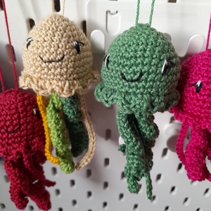 Horgolt mini meduzák - táska & tok - kulcstartó & táskadísz - táskadísz - Meska.hu
