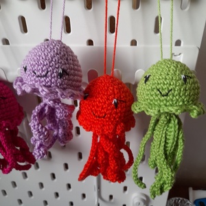 Horgolt mini meduzák - táska & tok - kulcstartó & táskadísz - táskadísz - Meska.hu