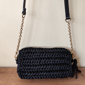 Elegáns horgolt oldaltáska  - táska & tok - kézitáska & válltáska - vállon átvethető táska - Meska.hu