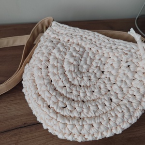 Horgolt oldaltáska  - táska & tok - kézitáska & válltáska - vállon átvethető táska - Meska.hu