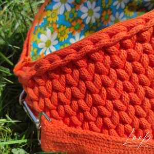 Narancs horgolt crossbody táska virágos béléssel  kézzel készült női oldaltáska - táska & tok - kézitáska & válltáska - kézitáska - Meska.hu