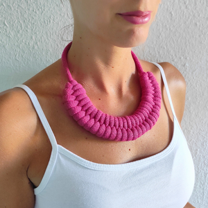 Kézzel készült pink kötél nyaklánc  modern, könnyű és kényelmes ékszer, hétköznapi és alkalmi viselethez., Ékszer, Nyaklánc, Medál nélküli nyaklánc, Csomózás, MESKA