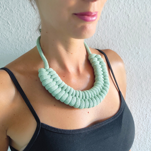 Kézzel készült menta kötél nyaklánc  modern, könnyű és kényelmes ékszer, hétköznapi és alkalmi viselethez. - ékszer - nyaklánc - medál nélküli nyaklánc - Meska.hu