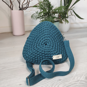 Kézzel horgolt háromszög alakú tenger színű crossbody táska  egyedi kézműves darab, Táska & Tok, Kézitáska & válltáska, Kézitáska, Horgolás, MESKA