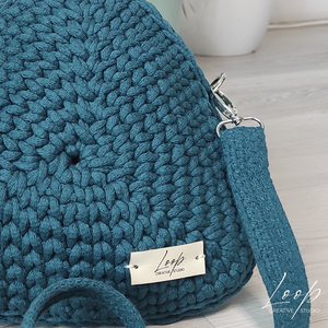 Kézzel horgolt háromszög alakú tenger színű crossbody táska  egyedi kézműves darab - táska & tok - kézitáska & válltáska - kézitáska - Meska.hu Kézzel horgolt háromszög alakú tenger színű crossbody táska  egyedi kézműves darab - táska & tok - kézitáska & válltáska - kézitáska - Meska.hu