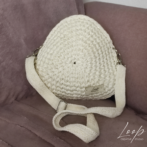 Kézzel horgolt háromszög alakú csillogó crossbody táska  egyedi kézműves darab, Táska & Tok, Kézitáska & válltáska, Kézitáska, Horgolás, MESKA