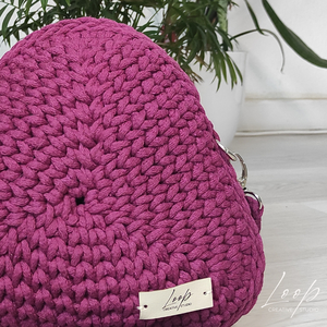 Kézzel horgolt háromszög alakú c crossbody táska  egyedi kézműves darab, amaránt színben - táska & tok - kézitáska & válltáska - kézitáska - Meska.hu Kézzel horgolt háromszög alakú c crossbody táska  egyedi kézműves darab, amaránt színben - táska & tok - kézitáska & válltáska - kézitáska - Meska.hu