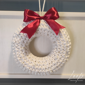 Horgolt, egyedi design karácsonyi ajtódísz -csillogó fehér - karácsony - adventi díszek - adventi ajtódísz - Meska.hu