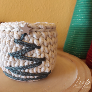 Horgolt karácsonyi kosár, kicsi  kézműves tároló / dekoráció - karácsony - karácsonyi lakásdekoráció - karácsonyi lakásdíszek - Meska.hu