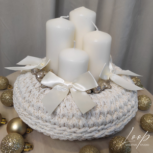 Kézzel horgolt adventi koszorú - csillogó fehér alap, Karácsony, Adventi díszek, Adventi koszorú, Horgolás, MESKA
