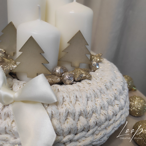 Kézzel horgolt adventi koszorú - csillogó fehér alap - karácsony - adventi díszek - adventi koszorú - Meska.hu