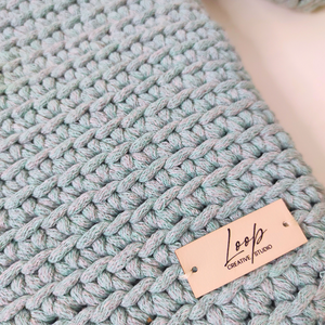 Horgolt laptoptartó egyedi méretben és színben - ajándék lecsatolható töltőtartóval - táska & tok - laptoptáska, laptop hátizsák - Meska.hu