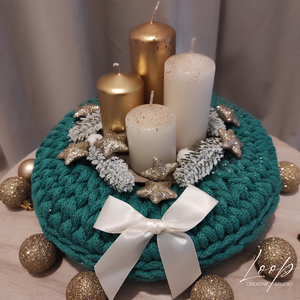 Adventi koszorú - horgolt zöld alap, arany gyertyával - karácsony - adventi díszek - adventi koszorú - Meska.hu