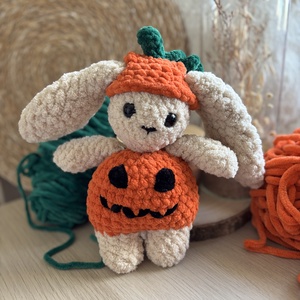 HORGOLÁS MINTA Halloween jelmezes nyuszi - kellékek & szerszámok - szerszámok, eszközök - eszköz kötéshez, horgoláshoz - Meska.hu
