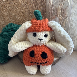 Halloween jelmezes horgolt plüss nyuszi, Otthon & Életmód, Dekoráció, Halloween, Halloweeni figurák, Horgolás, MESKA