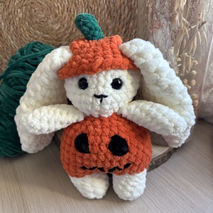 Halloween jelmezes horgolt plüss nyuszi - otthon & életmód - dekoráció - halloween - halloweeni figurák - Meska.hu