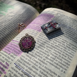 Lila-ezüst kereszt-biblia kiskönyv medál  - ékszer - nyaklánc - medál - Meska.hu