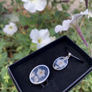 Fekete-fehér szárított virágos nyaklánc-gyűrű ékszerszett - ékszer - ékszerszett - Meska.hu