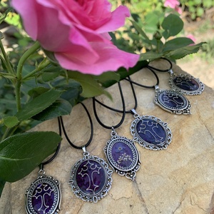 Lila keresztes nyaklánc - ékszer - nyaklánc - medálos nyaklánc - Meska.hu