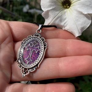 Lila keresztes nyaklánc, Ékszer, Nyaklánc, Medálos nyaklánc, Ékszerkészítés, Fémmegmunkálás, MESKA