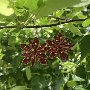 Burbundy vörös virág, epoxy fülbevaló, Ékszer, Fülbevaló, Lógó fülbevaló, Ékszerkészítés, Fémmegmunkálás, MESKA