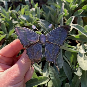 Kékeslila-zöldessárga pillangós epoxy hajcsat - ruha & divat - hajdísz & hajcsat - hajdísz - Meska.hu