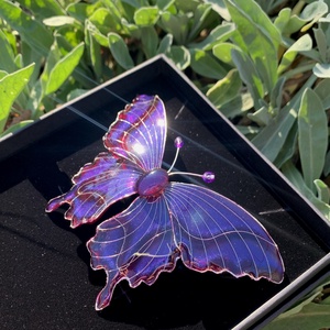 Lila-burbundy csillámos pillangós epoxy hajcsat - ruha & divat - hajdísz & hajcsat - hajdísz - Meska.hu