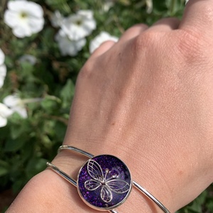 Lila csillámos pillangós epoxy karkötő - ékszer - karkötő - karperec - Meska.hu