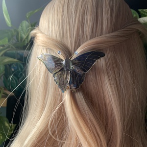 Liláskék-zöldessárga pillangós hajcsat - ruha & divat - hajdísz & hajcsat - hajdísz - Meska.hu