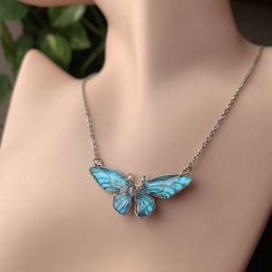 Világoskék pillangós nyaklánc - ékszer - nyaklánc - medálos nyaklánc - Meska.hu