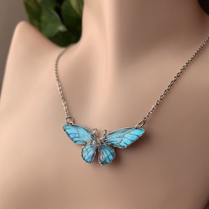 Világoskék pillangós nyaklánc - ékszer - nyaklánc - medálos nyaklánc - Meska.hu