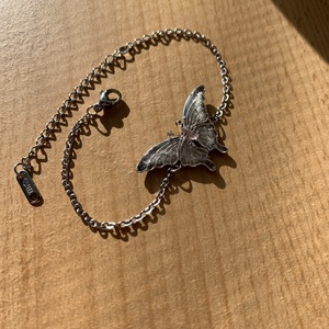 Ezüst pillangós karkötő - ékszer - karkötő - karkötő medállal - Meska.hu