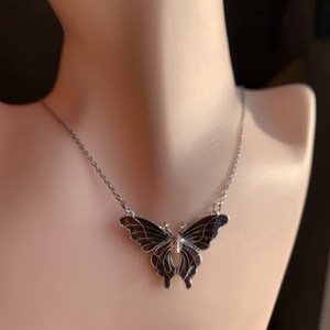 Narancs-lila(barna) pillangós nyaklánc - ékszer - nyaklánc - medálos nyaklánc - Meska.hu