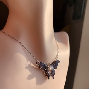 Narancs-lila(barna) pillangós nyaklánc - ékszer - nyaklánc - medálos nyaklánc - Meska.hu