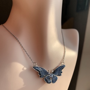 Ködös kék pillangós nyaklánc - ékszer - nyaklánc - medálos nyaklánc - Meska.hu