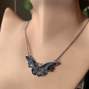 Ködös kék pillangós nyaklánc - ékszer - nyaklánc - medálos nyaklánc - Meska.hu