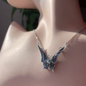 Ködös kék pillangós nyaklánc - ékszer - nyaklánc - medálos nyaklánc - Meska.hu