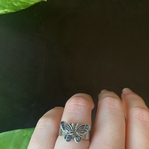 Lepkés gyűrű - ékszer - gyűrű - figurális gyűrű - Meska.hu