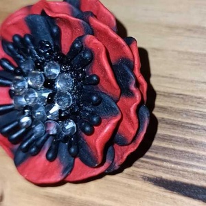 Bross ruhákon. Dekoráció. Ruhák. Mák virág - ékszer - kitűző és bross - Meska.hu