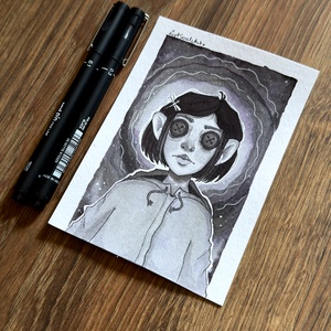 Eredeti, kézzel készült illusztráció - 2025 inktober - Coraline - Meska.hu