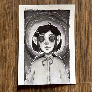 Eredeti, kézzel készült illusztráció - 2025 inktober - Coraline - művészet - grafika & illusztráció - tus - Meska.hu