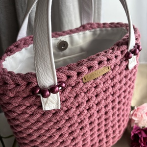 Blossom Lia Mini horgolt táska, horgolt oldaltáska, kézitáska béléssel, belső zsebbel, rózsaszín fehér - táska & tok - kézitáska & válltáska - válltáska - Meska.hu