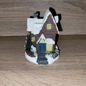 Színes, világítós házikó karácsonyi faluba , Karácsony, Karácsonyi lakásdekoráció, Karácsonyi falu, házikó, Festett tárgyak, MESKA