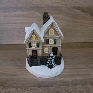 Színes, világítós házikó karácsonyi faluba, Karácsony, Karácsonyi lakásdekoráció, Karácsonyi falu, házikó, Festett tárgyak, MESKA