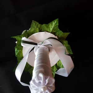 ESKÜVŐ MCS12 - 17x21cm-es Menyasszonyi csokor krém és gyöngyös fehér virágokból - esküvő - menyasszonyi- és dobócsokor - Meska.hu