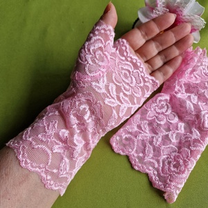 ESKÜVŐ KTY73 - 18cm-es egy ujjas rózsaszín csipke kesztyű - esküvő - kiegészítők - menyasszonyi kesztyűk - Meska.hu