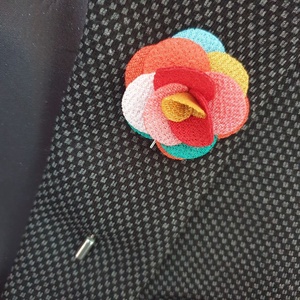 Hajtókatű, kitűző HAT26-27 - 40mm-es tarka virágok, Ékszer, Kitűző és Bross, Kitűző, , MESKA