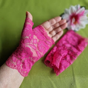 ESKÜVŐ KTY69 - 15cm-es egy ujjas pink, magenta csipke kesztyű - esküvő - kiegészítők - menyasszonyi kesztyűk - Meska.hu