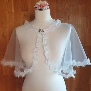 ESKÜVŐ BOL02 - Elegáns francia csipkés szélű ekrü színű boleró, pelerin, Esküvő, Kiegészítők, Bolero és válltakaró, Varrás, MESKA